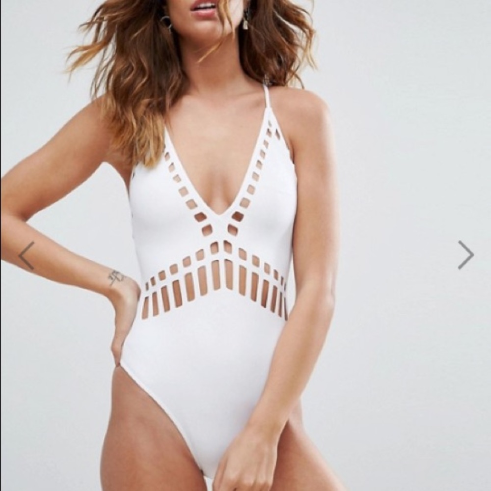 ⭐️Never Worn - Flattering ASOS Plunge Swimsuit